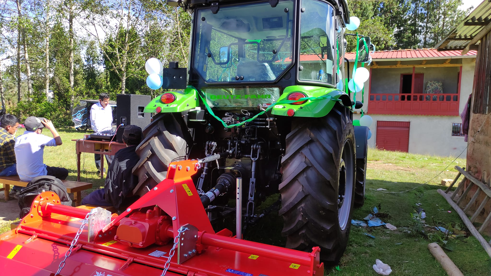 Tractor agrícola nuevo.