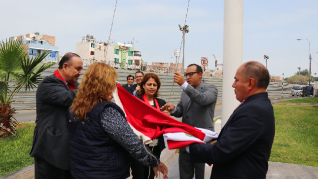 Presidenta de la Corte Superior de Justicia del Callao, Teresa Soto Gordon, presidió ceremonia de renovación de juramento a la bandera  