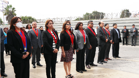 Jueces del Callao participaron en la ceremonia de izamiento del pabellón nacional en el marco del Día de la Bandera