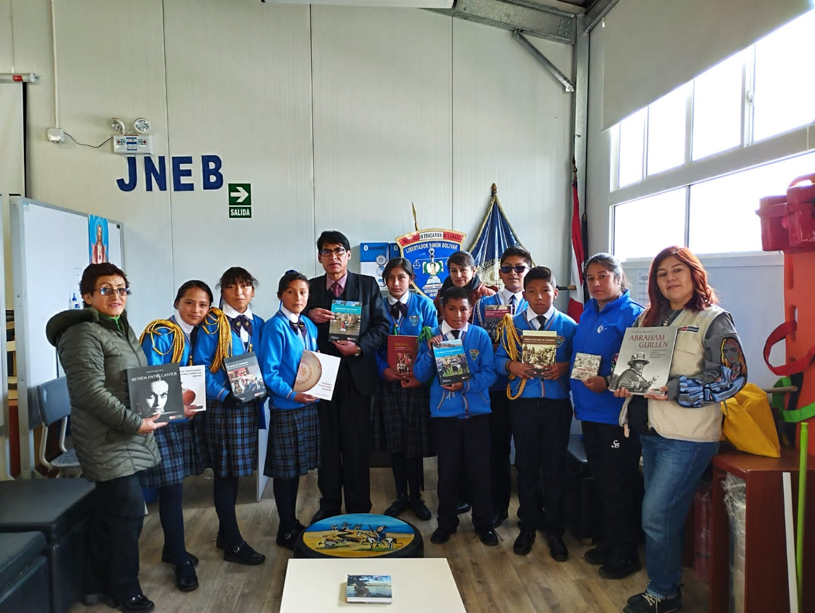 Entrega de libros en Junín fortalece la educación y la lectura, impulsada por el Ministerio de Cultura y la Municipalidad Provincial en colaboración con diversas instituciones educativas de la región.