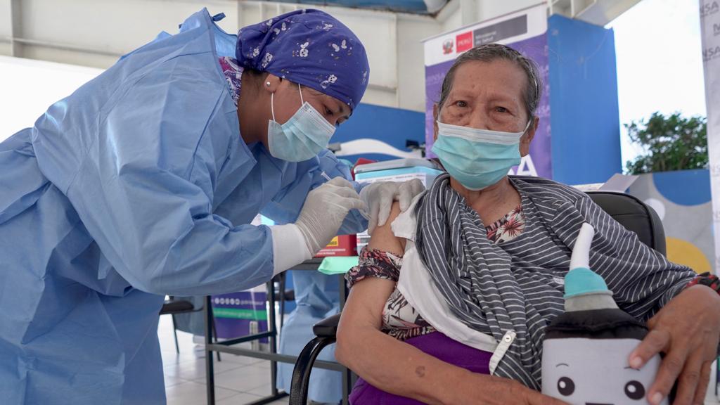 Más de 1.4 millones de personas recibieron la vacuna bivalente contra la covid-19