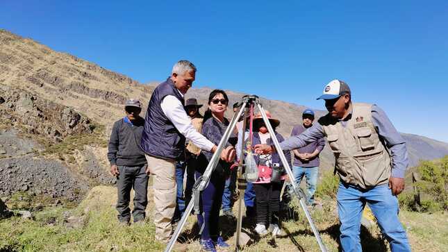 Alcalde provincial apoyará con maquinarias para habilitar trocha que beneficiará a productores agrícolas en Santa Cruz de Andamarca