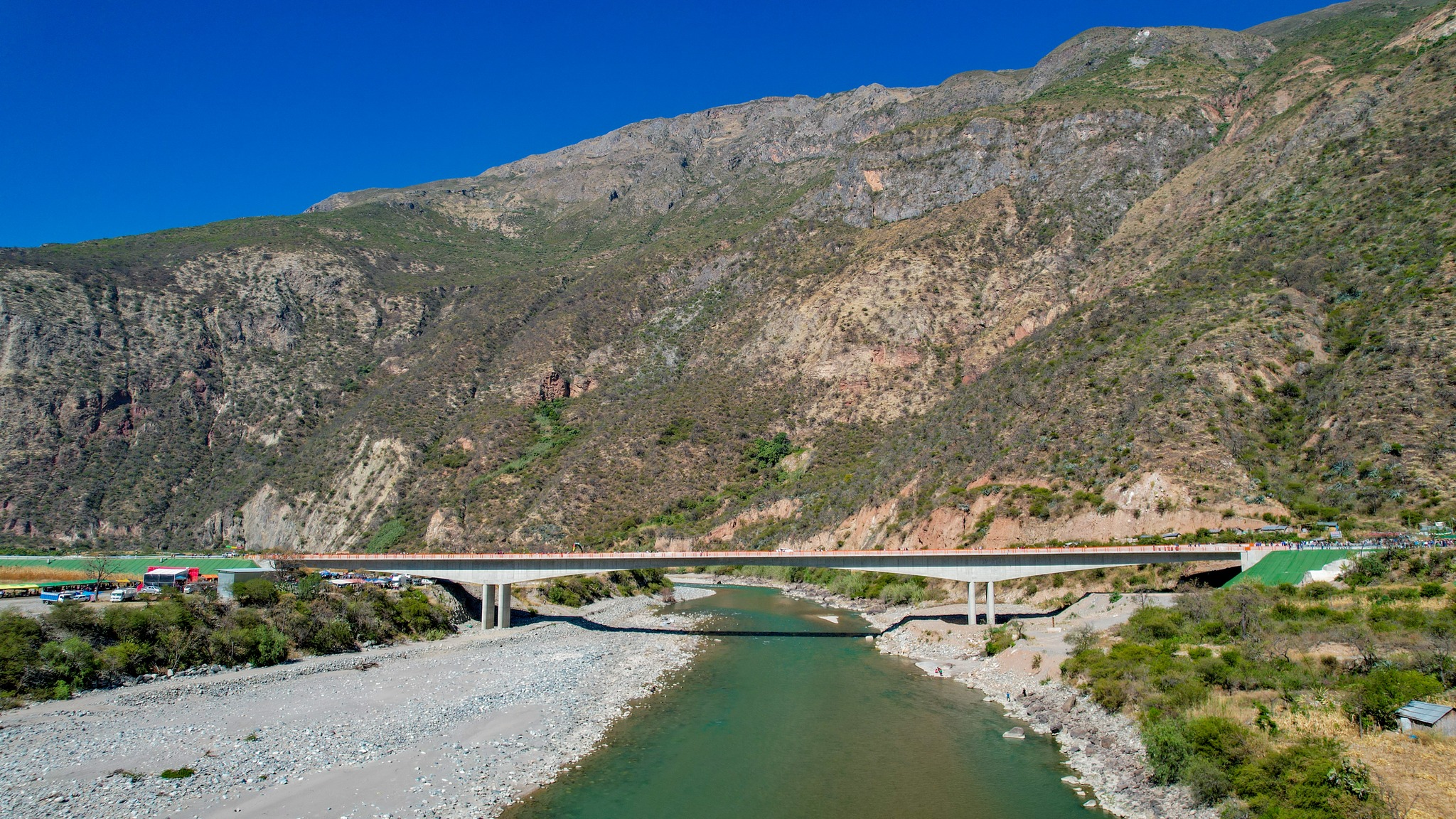 Gobernador Percy Godoy junto a autoridades de la mancomunidad regional de los andes inauguraron puente interregional pampas que une a Apurímac y Ayacucho
