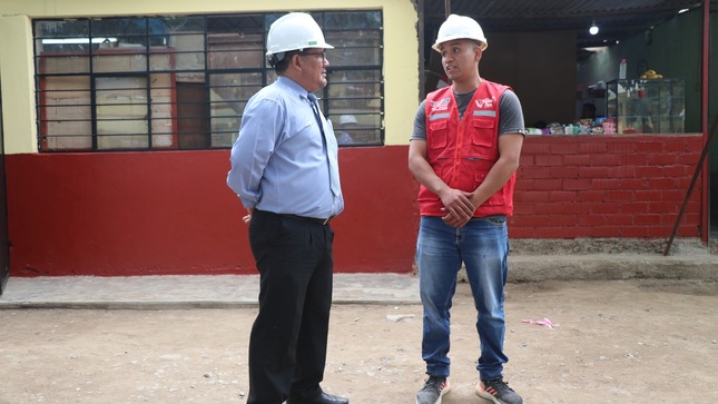 ALCALDE LIC. JUAN REAÑO SUPERVISA EL AVANCE DE LOS TRABAJOS QUE SE REALIZA EN LA  I.E. VICTOR RAUL HAYA DE LA TORRE  