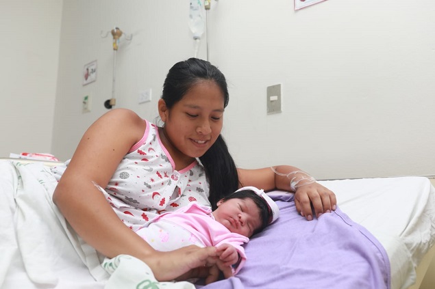 Aissa Salomé Justiniano Urrutia es la primera bebé nacida este año en el Hospital de Huaycán.