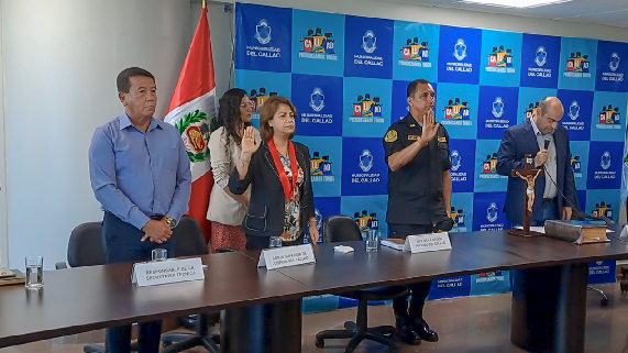 Presidenta de la Corte Superior de Justicia del Callao, Teresa Soto Gordon, junto a otras autoridades de la provincia constitucional, juramentó como integrante del Comité Provincial de Seguridad Ciudadana (COPROSEC)