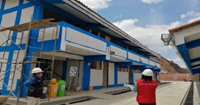 La Contraloría General alertó sobre situaciones que podrían generar un posible perjuicio económico a la Municipalidad Provincial de Cajabamba, durante la recuperación de la infraestructura de la institución educativa inicial y primaria N.° 82334 del centro poblado de Purupamba, en el distrito y provincia de Cajabamba. La obra se ejecuta con un presupuesto que asciende a S/ 4 125 037.
