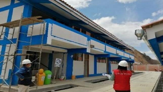 La Contraloría General alertó sobre situaciones que podrían generar un posible perjuicio económico a la Municipalidad Provincial de Cajabamba, durante la recuperación de la infraestructura de la institución educativa inicial y primaria N.° 82334 del centro poblado de Purupamba, en el distrito y provincia de Cajabamba. La obra se ejecuta con un presupuesto que asciende a S/ 4 125 037.