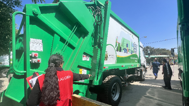 La Contraloría General advirtió que la Municipalidad Provincial de Ica adquirió y recepcionó 10 camiones compactadores para la recolección de residuos sólidos, pese a que no cumplen con las especificaciones técnicas requeridas, lo cual afectaría la legalidad del proceso, tiempo de vida útil de los vehículos, así como la correcta administración de actos públicos.