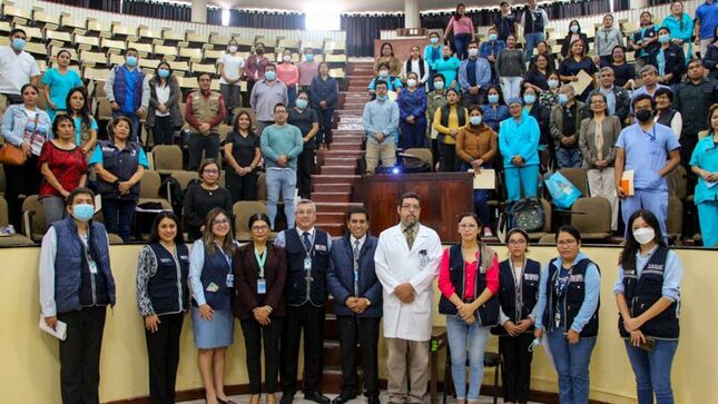 Foto 1 de Más de 240 profesionales de la salud participan en capacitación para el cuidado integral de la persona afectada por tuberculosis