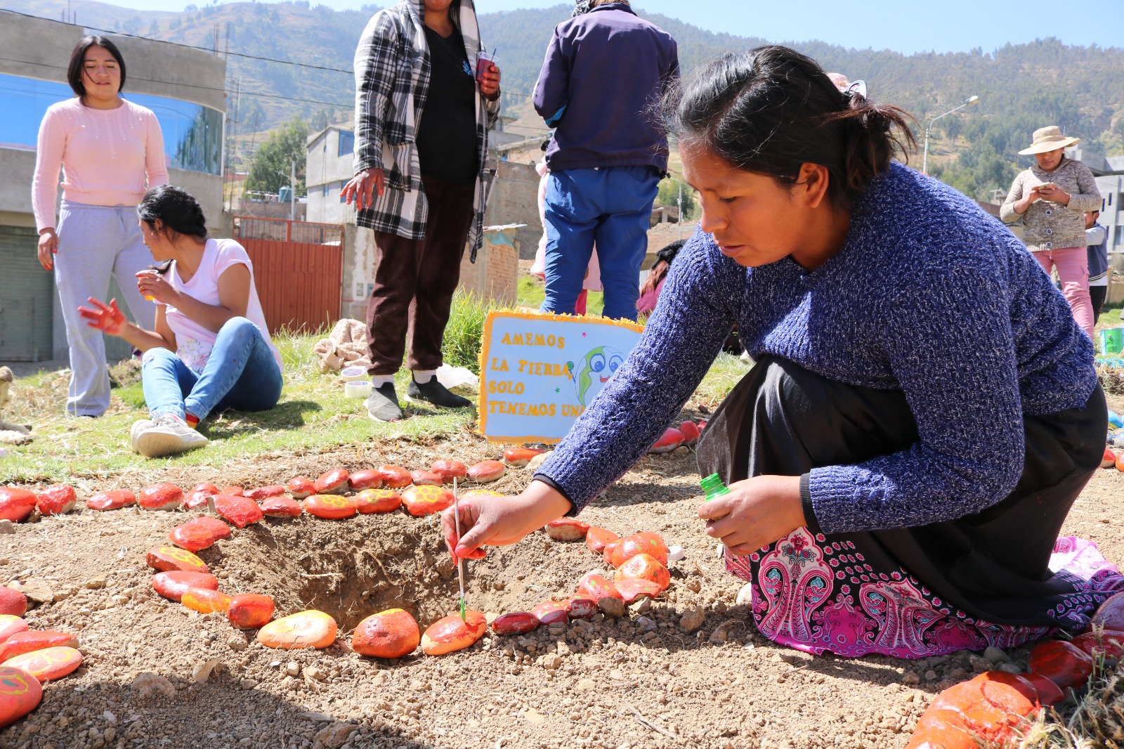 Con jornada de forestación junto a padres de familia