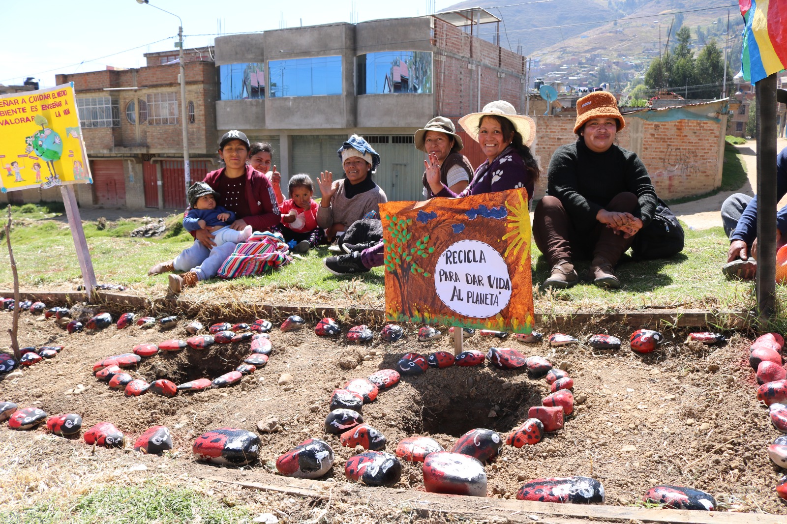 Con jornada de forestación junto a padres de familia