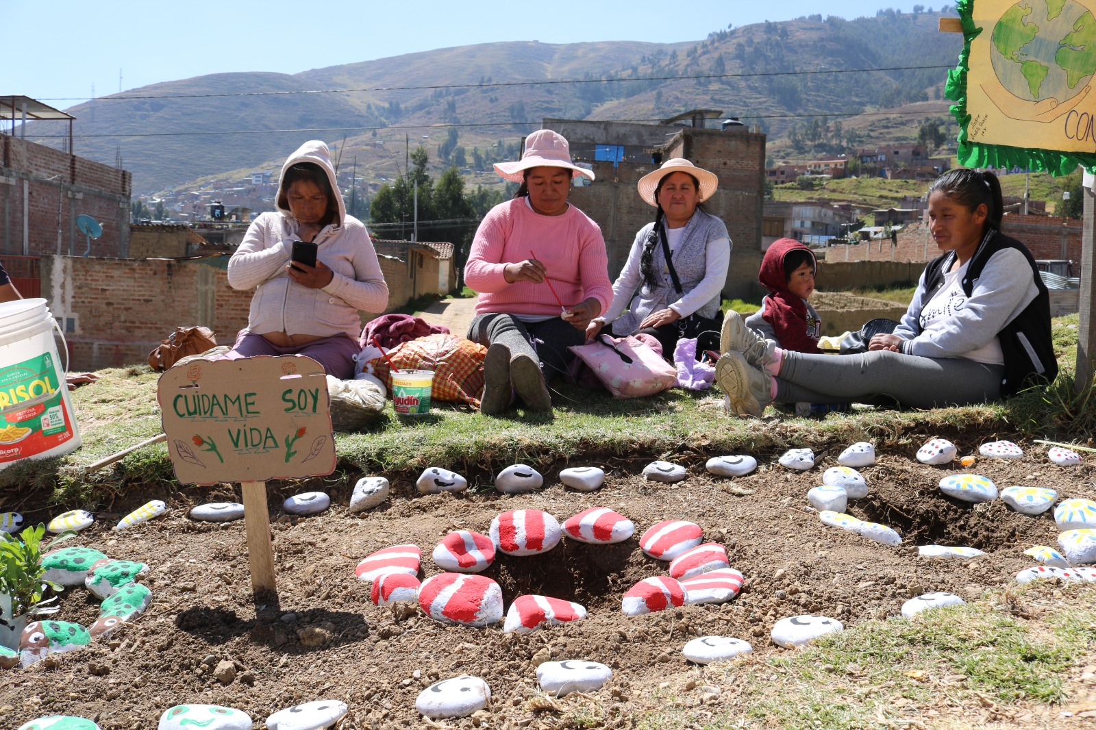 Con jornada de forestación junto a padres de familia