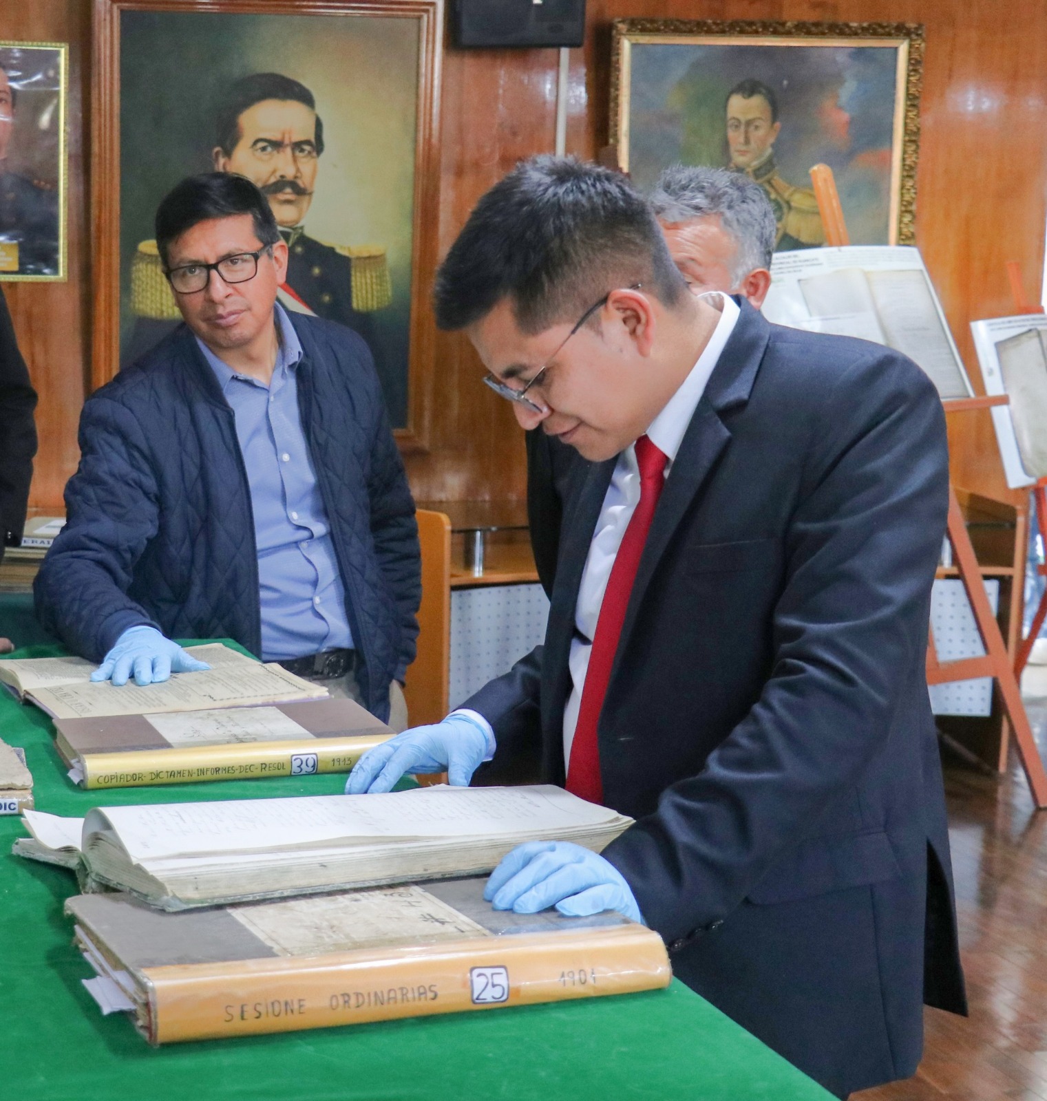 Con visita del jefe del Archivo General de la Nación