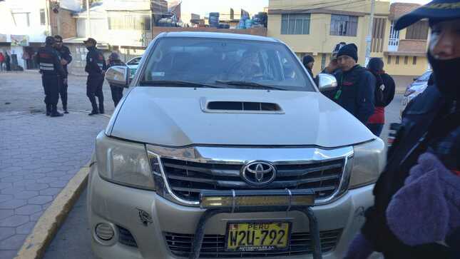 AUTOS INFORMALES HACEN USO DE LA VÍA PÚBLICA