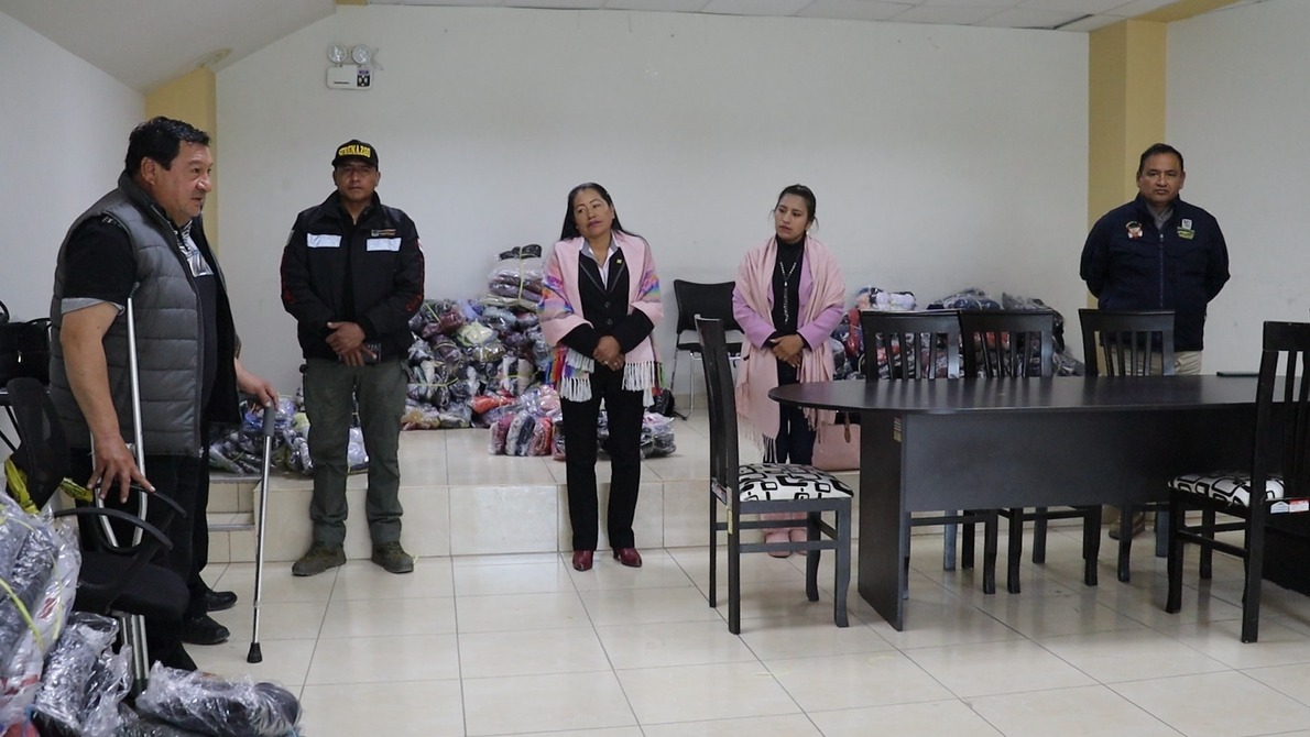 MUNICIPALIDAD DE HUANCAYO entregó frazadas y prendas a distritos afectados por heladas.