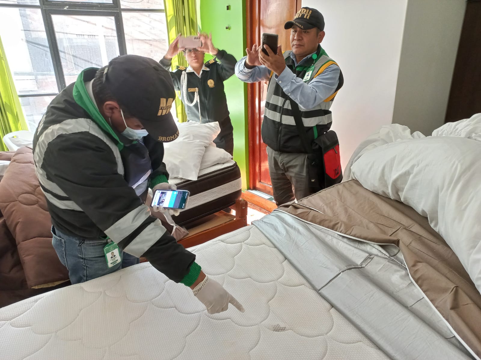 MPH desecha colchones insalubres de hostal