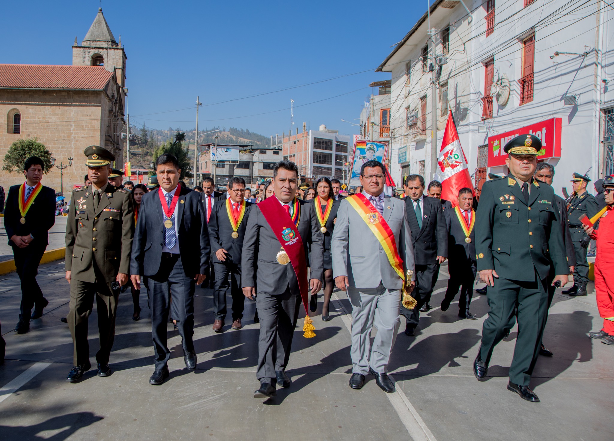En un ambiente de fiesta y algarabía gobernador Percy Godoy participó con éxito en actividades por el 198° aniversario de Andahuaylas