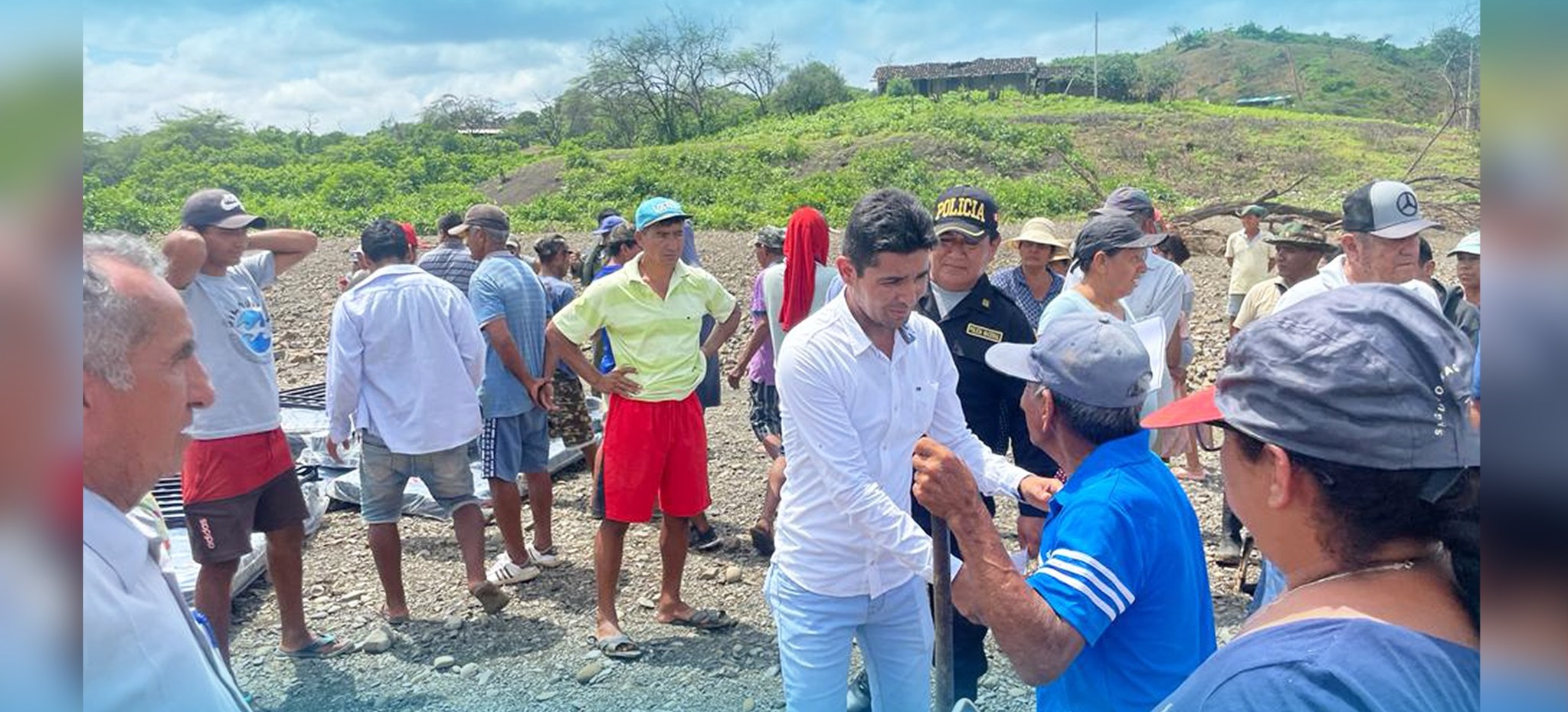 Alcalde De Lancones, Llevó Apoyo Humanitario A Damnificados Del Sector Los Encuentros De Pilares