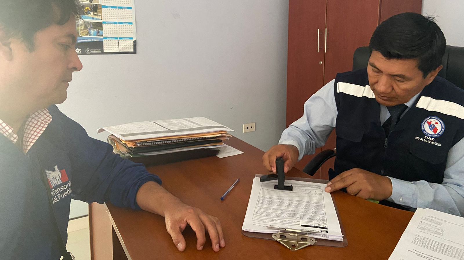Reunión de representante de la Defensoría del Pueblo con autoridad