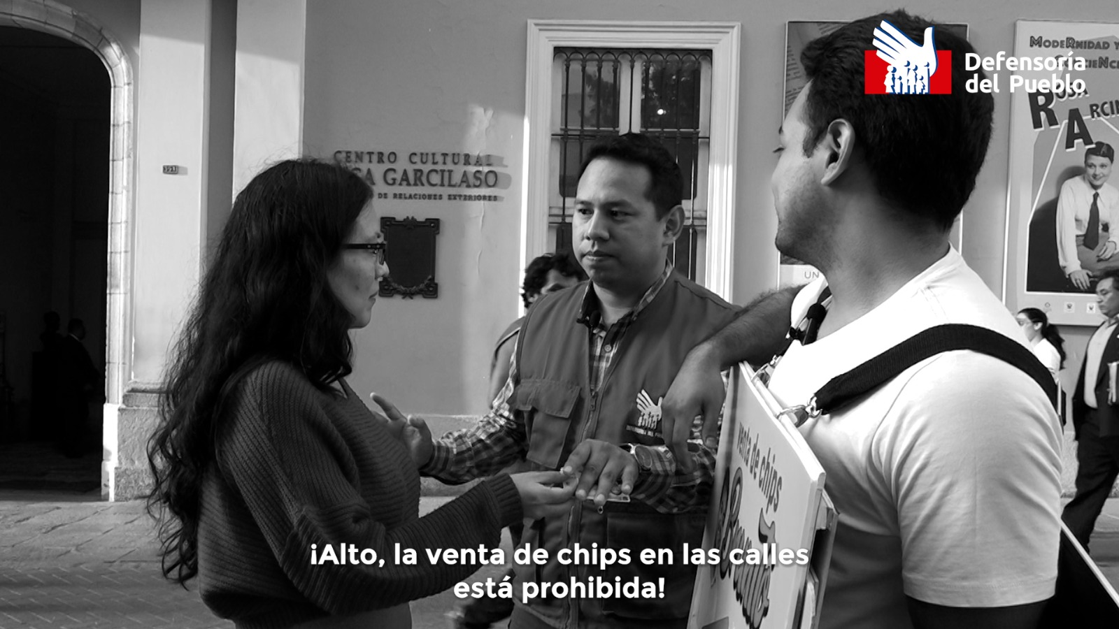 Recreación de venta ambulatoria de chips de telefonía móvil