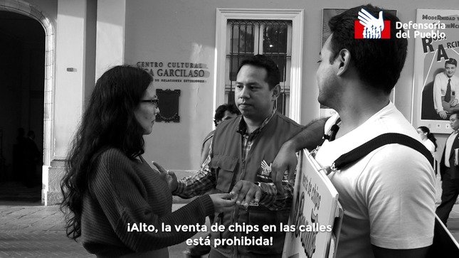 Recreación de venta ambulatoria de chips de telefonía móvil