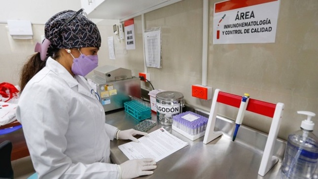 La Contraloría General alerta que los bancos de sangre de cuatro (4) hospitales ubicados en Lima Norte y Lima Centro tienen equipos total o parcialmente inoperativos, situación que podría afectar la calidad de la prestación de los servicios brindados por los bancos de sangre. 