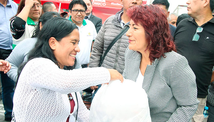 Entregan kits de herramientas, mochilas fumigadoras y títulos de propiedad por Día del Campesino en Barranca