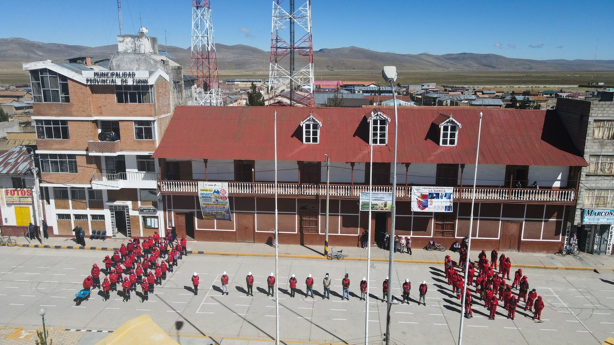 Programa Lurawi mejora calidad de vida en Junín con proyectos de limpieza y acondicionamiento, beneficiando a más de 90 habitantes.