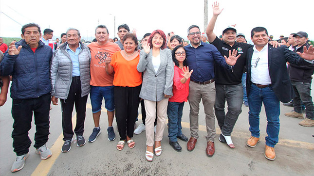 Gobernadora Rosa Vásquez entrega renovadas pistas y veredas en ingreso principal del A.H. “Las Delicias” 