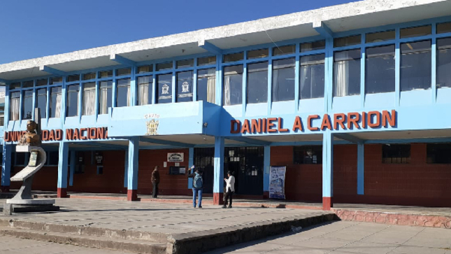 La Contraloría General recomendó a las autoridades de la Universidad Nacional Daniel Alcides Carrión adoptar las medidas necesarias para superar los riesgos advertidos en la contratación de docentes para diferentes facultades y escuelas profesionales, luego de evidenciarse el incumplimiento de requisitos y perfiles para el ejercicio de la docencia universitaria.