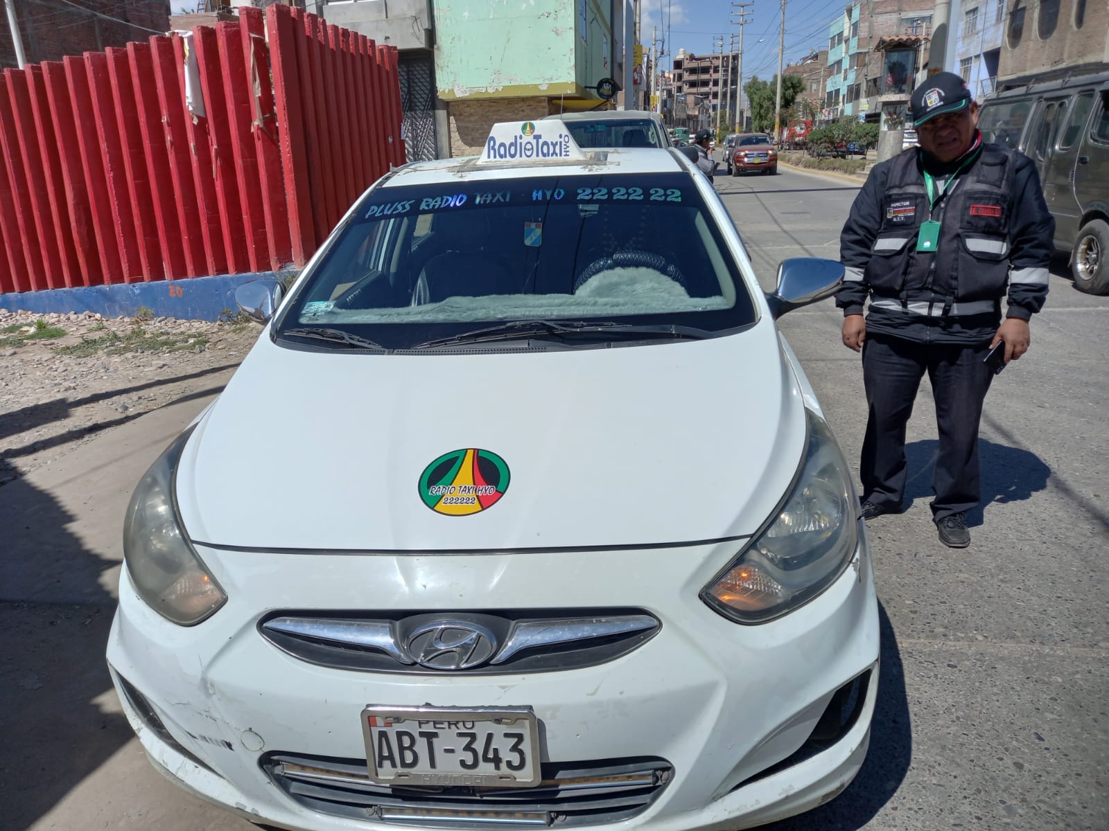 Intervienen vehículo que usaba logo de otra empresa