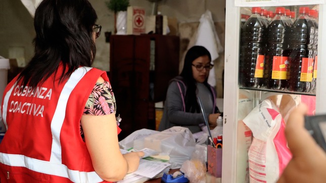 MPH intervino locales comerciales en Luis Colán y Calle Derecha por deuda en multas no tributarias