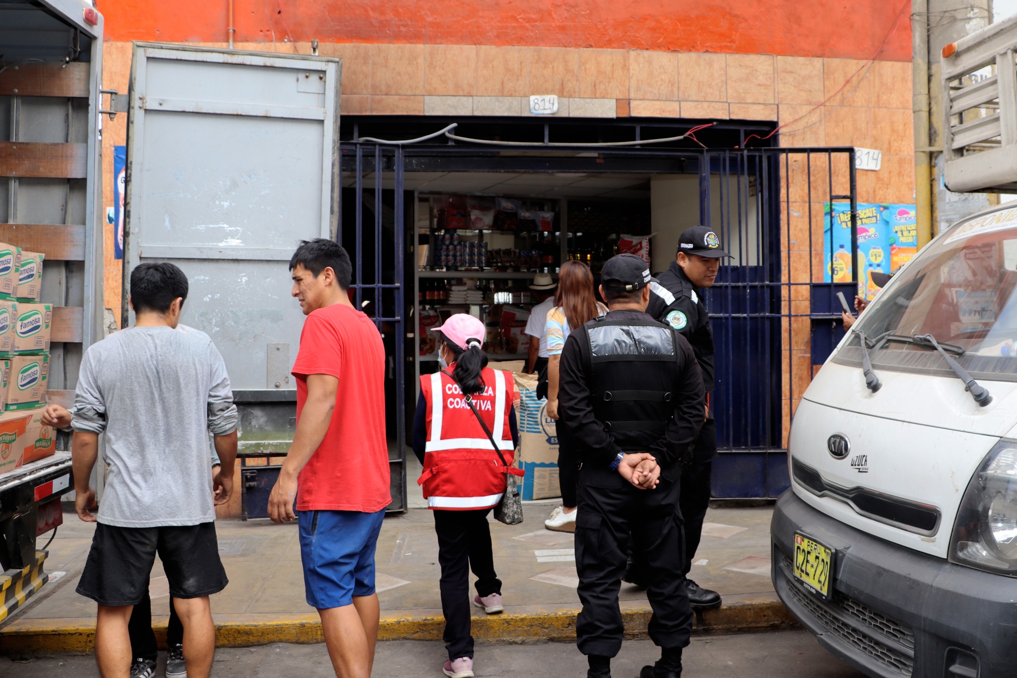 MPH intervino locales comerciales en Luis Colán y Calle Derecha por deuda en multas no tributarias