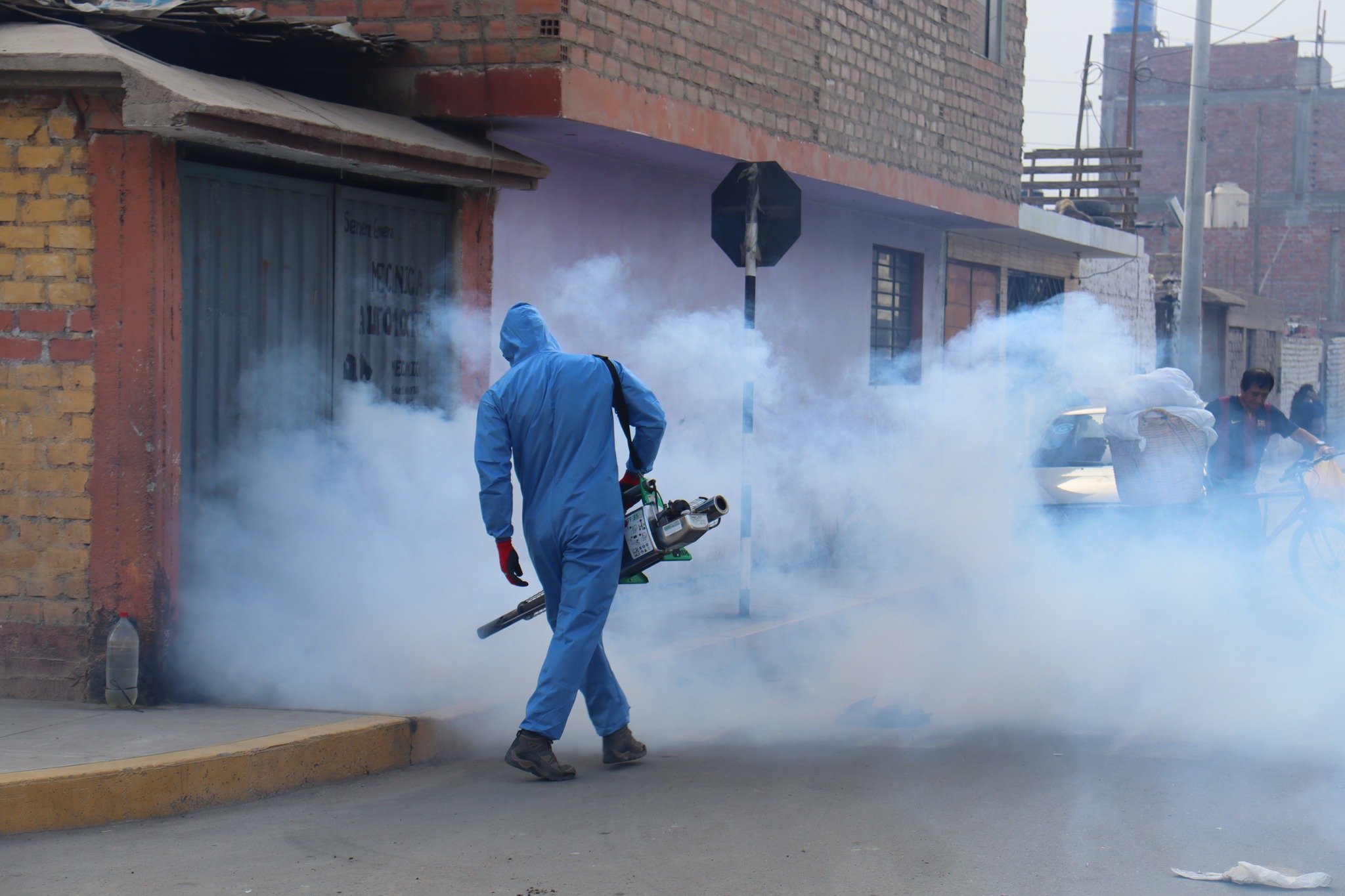 Municipalidad provincial continúa jornada de fumigación para contener presencia del dengue en Huaral