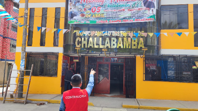 La Contraloría General alertó a la Municipalidad Distrital de Challabamba que en el procedimiento de selección para la adquisición de una motoniveladora y un rodillo compactador vibratorio, no se determinó la pluralidad de marcas y postores, situación que no permitiría a la entidad obtener mejores ofertas al limitar la libertad de concurrencia y competencia en el proceso de compra. La adquisición forma parte del proyecto de ampliación del equipo de maquiaria para la integración de los caminos en el distrito de Challabamba, en la provincia de Paucartambo, y está valorizado en S/  5 219 581.