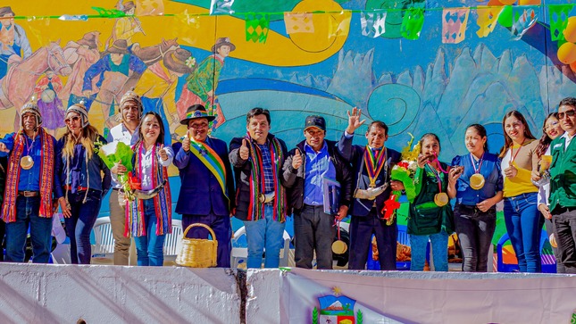 Gobierno regional entrega título de propiedad a la comunidad campesina de  Pampachiri y pone fin al conflicto limítrofe de más de 24 años