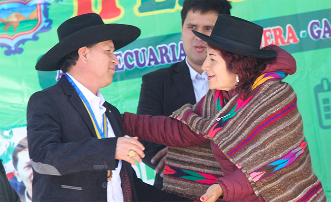 Gobernadora Rosa Vásquez rinde homenaje a los agricultores de Oyón en el marco del “Día del Campesino”