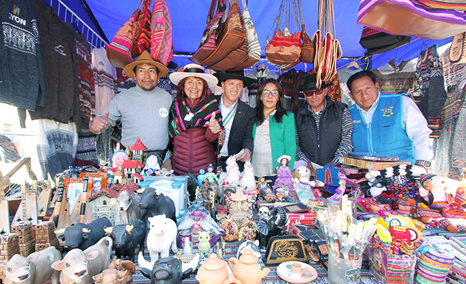 Gobernadora Rosa Vásquez rinde homenaje a los agricultores de Oyón en el marco del “Día del Campesino”