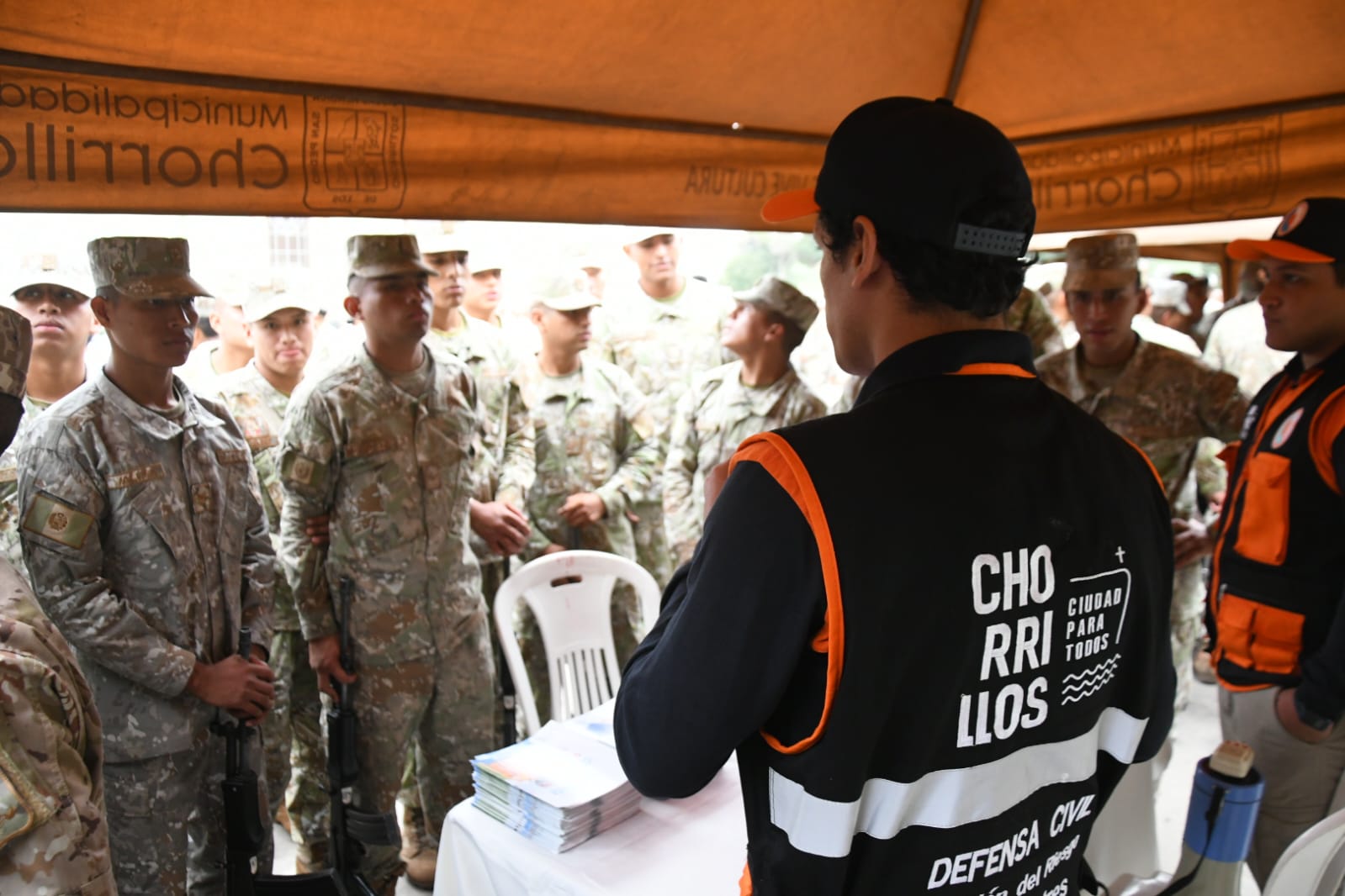 Personal de la subgerencia de Defensa Civil Chorrillos instruyó a los jóvenes 