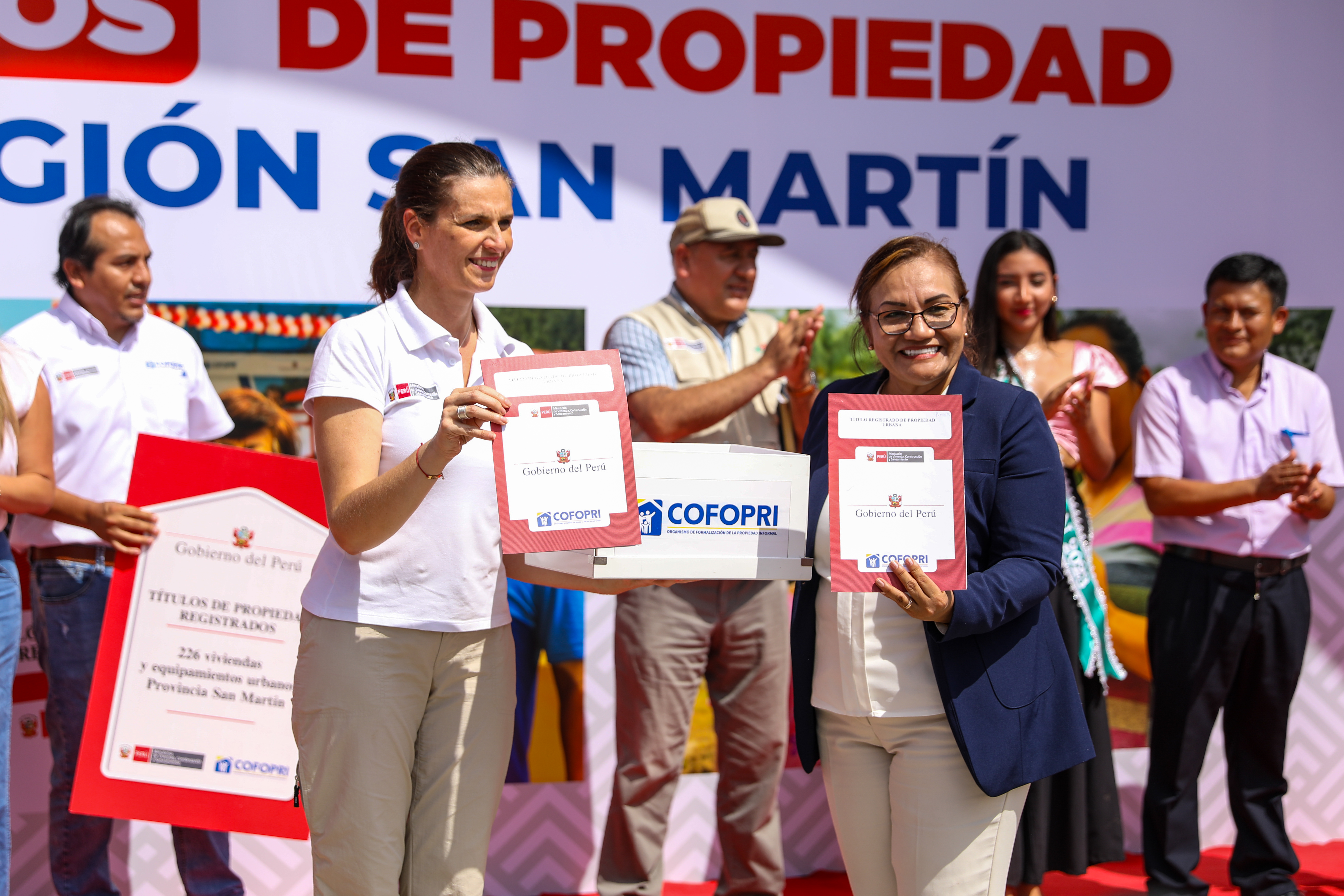 Cofopri entregó 1,432 títulos de propiedad para familias y 62 para comisaría, Oficina de Registro Militar del Ejército del Perú y otros equipamientos urbanos