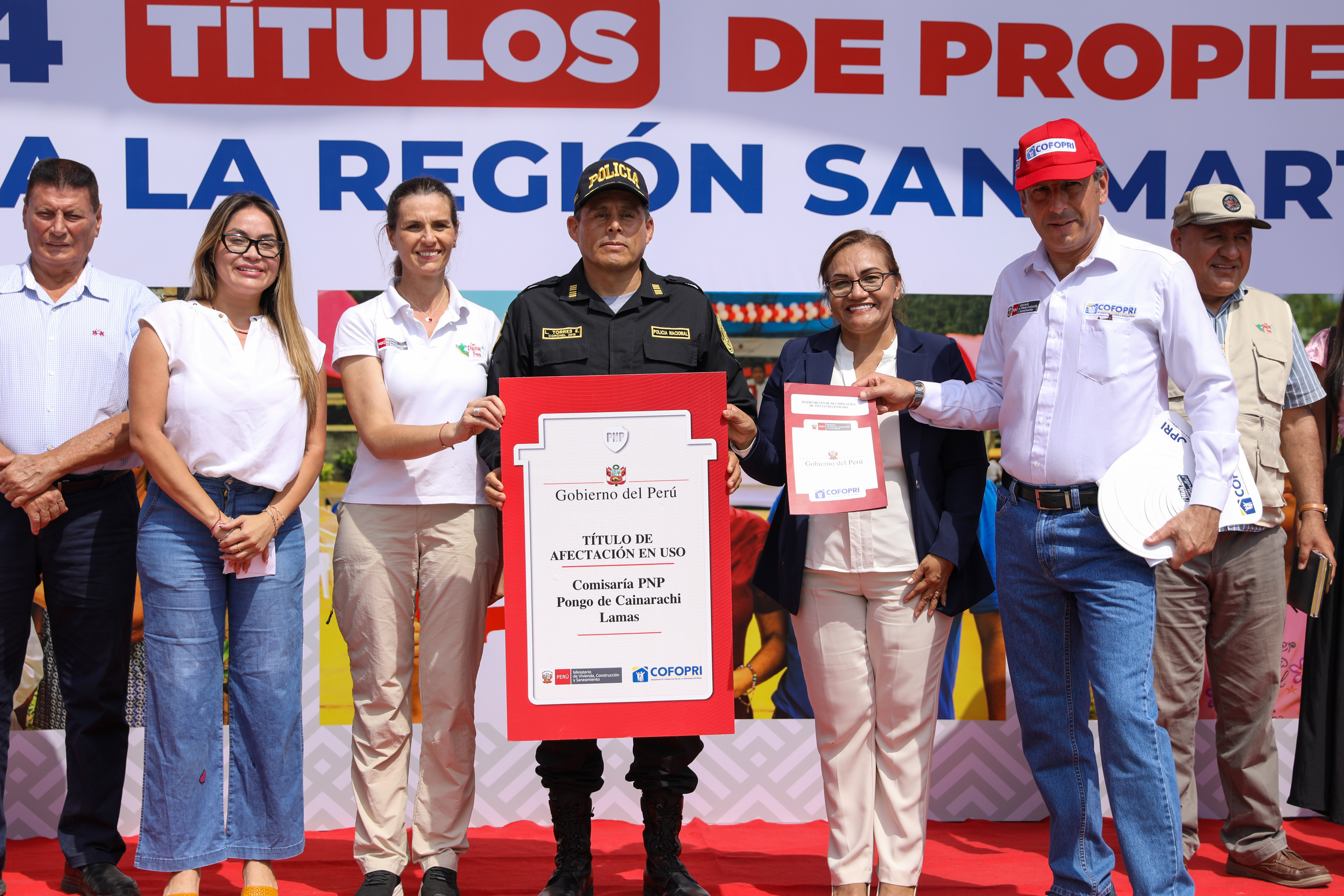 Cofopri entregó 1,432 títulos de propiedad para familias y 62 para comisaría, Oficina de Registro Militar del Ejército del Perú y otros equipamientos urbanos