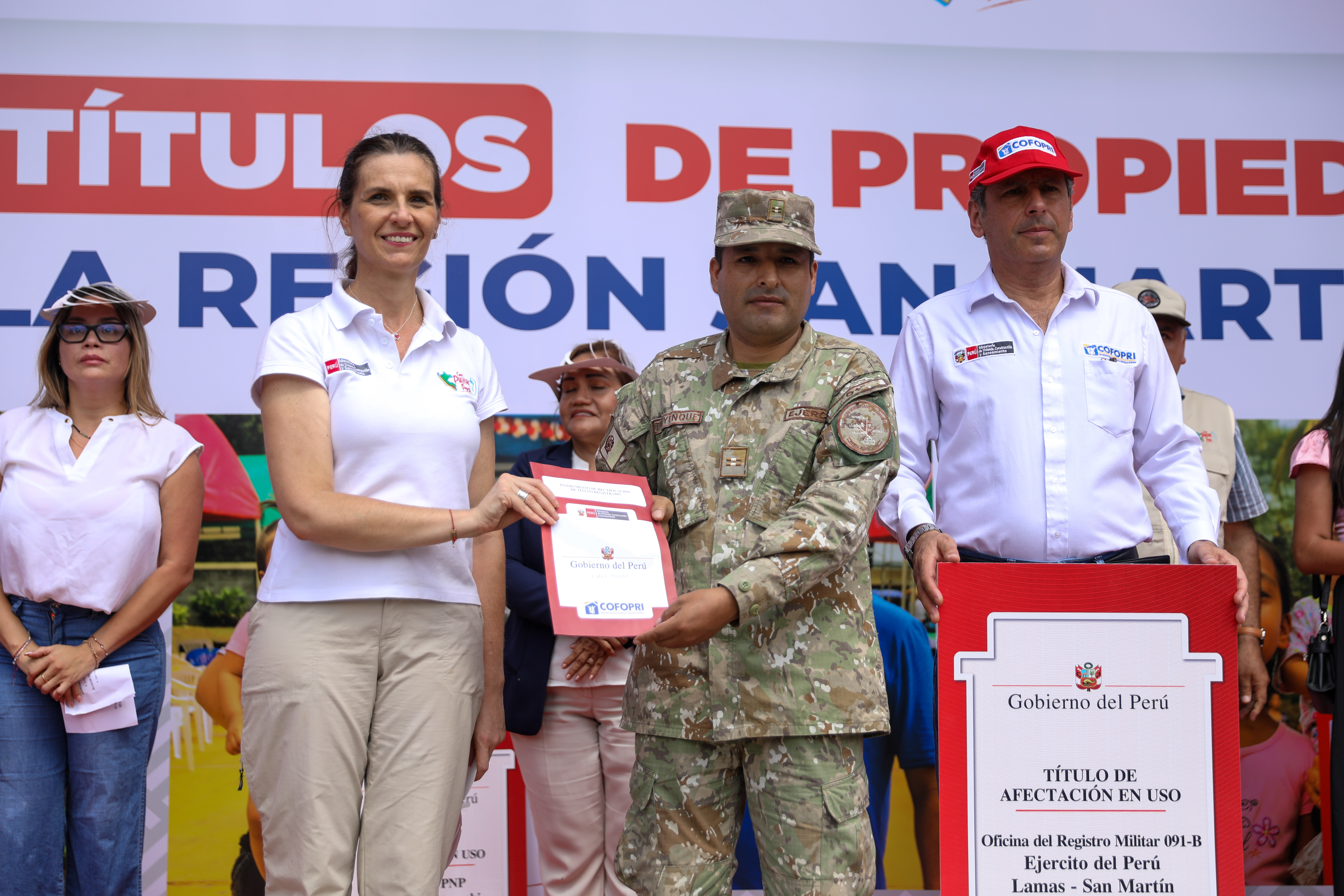 Cofopri entregó 1,432 títulos de propiedad para familias y 62 para comisaría, Oficina de Registro Militar del Ejército del Perú y otros equipamientos urbanos