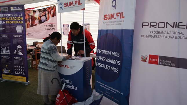 Ejecutivo acercó programas sociales y atenciones médicas a población de Macusani, en Puno 
