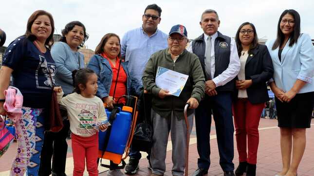 Feria Agropecuaria inició con la entrega de reconocimientos a los agricultores más longevos
