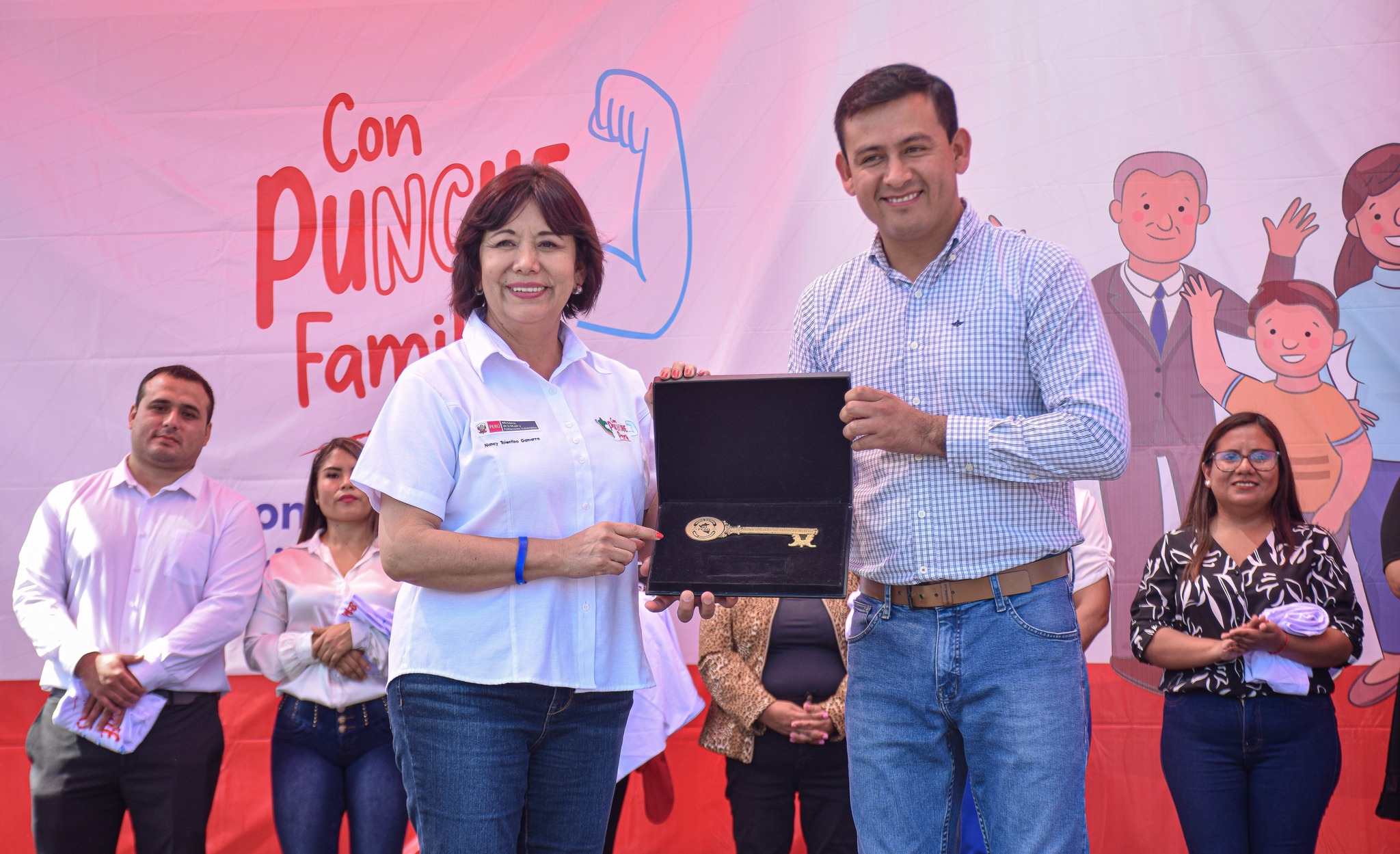  #MiPerú | 𝐃𝐞 𝐌𝐈 𝐏𝐄𝐑𝐔́ 𝐩𝐚𝐫𝐚 𝐞𝐥 𝐏𝐄𝐑𝐔́ 
 Con la presencia de la Ministra de la Mujer y Poblaciones Vulnerables, Nancy Rosalina Tolentino Gamarra, se lanzó el Programa Nacional "Con Punche Familias" en el distrito de Mi Perú  dónde venimos haciendo historia, pues es la primera vez que un programa nacional es lanzado desde nuestro distrito a nivel nacional.
*
#MunicipalidadDeMiPerú #IrvinChávez #PuncheFamilias