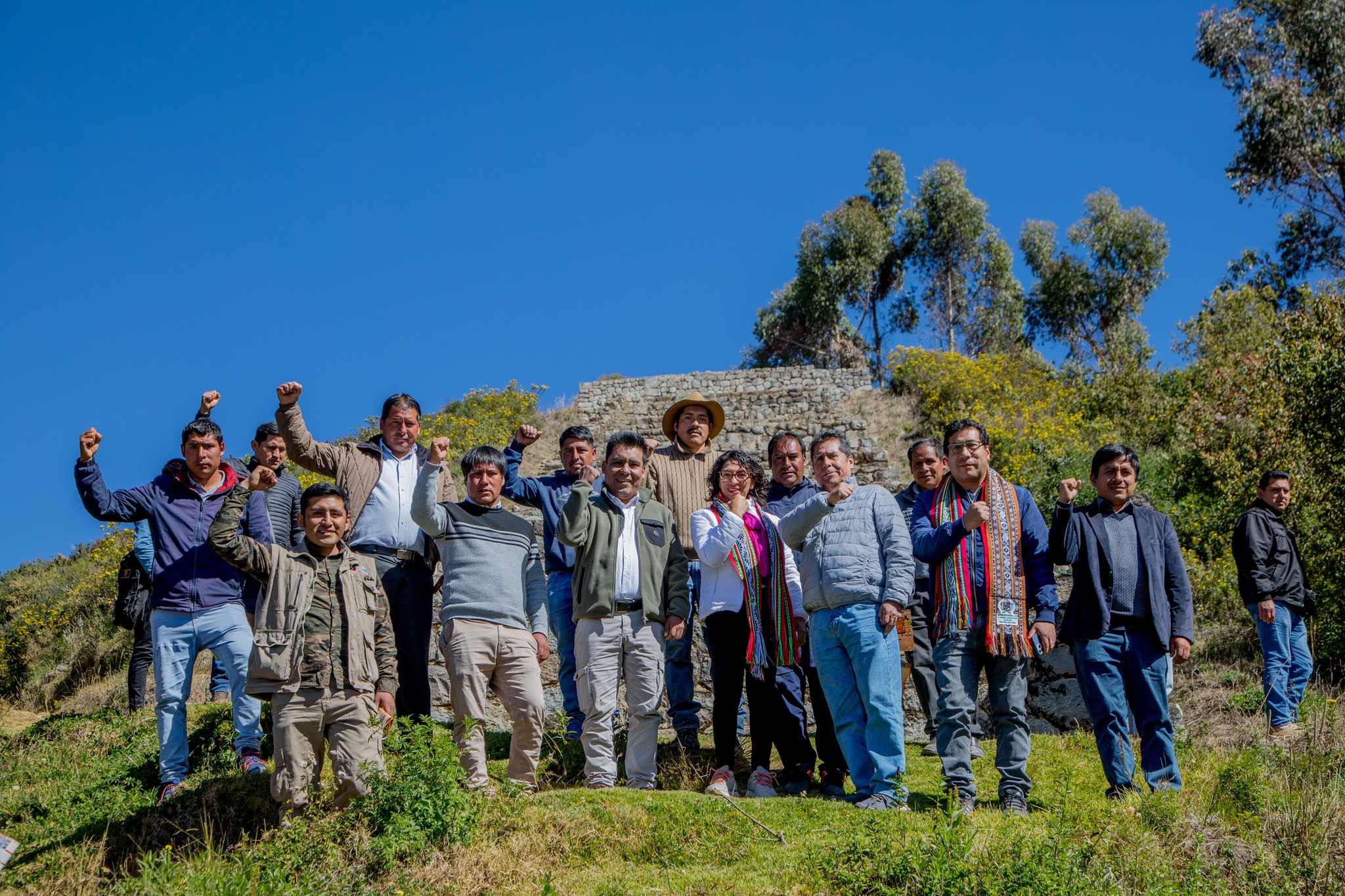 Ministra de cultura y gobernador regional Percy Godoy impulsan labores conjuntas en zona arqueológica de Saywite 