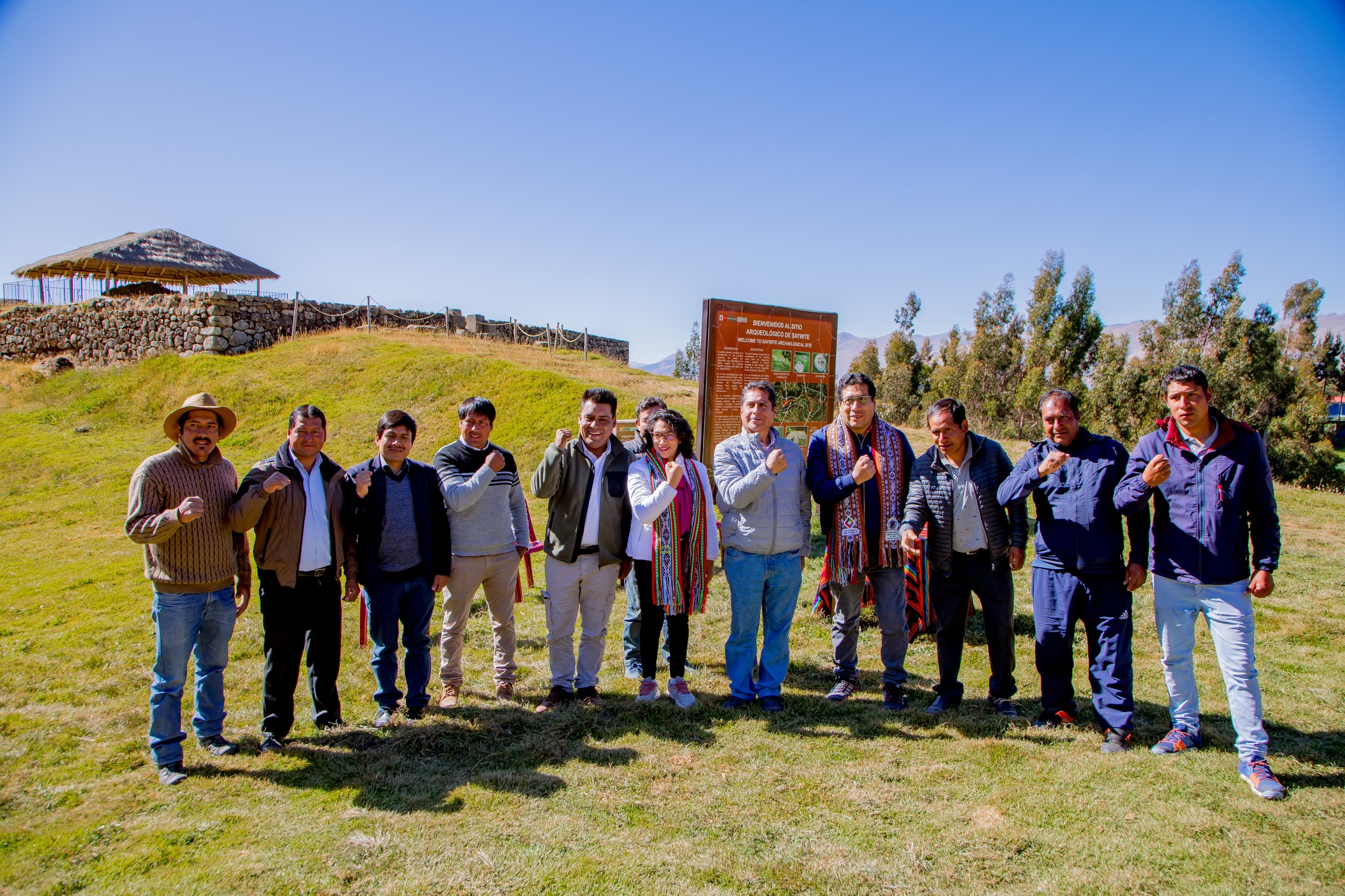 Ministra de cultura y gobernador regional Percy Godoy impulsan labores conjuntas en zona arqueológica de Saywite 