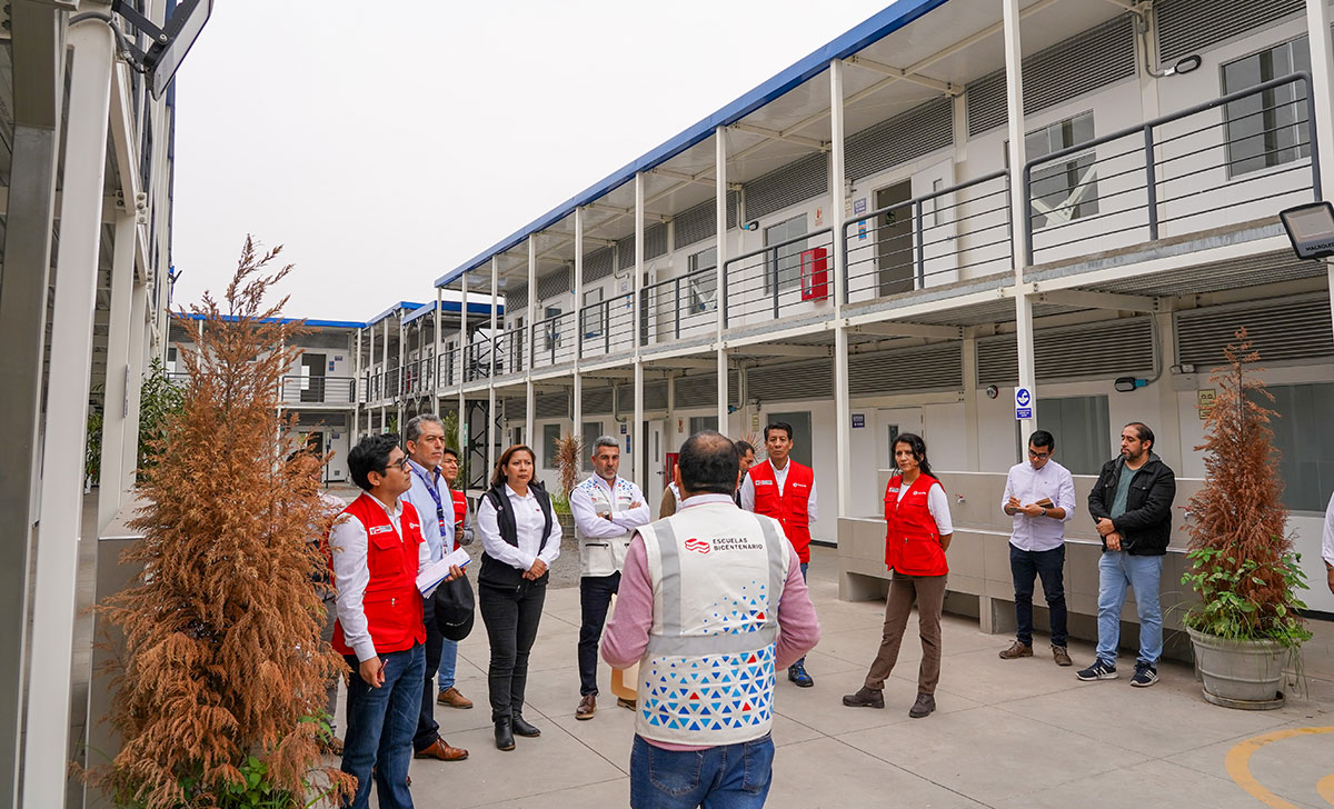Funcionarios de ProInversión y Minedu destacaron implementación de módulos educativos temporales de dos pisos en San Juan de Miraflores