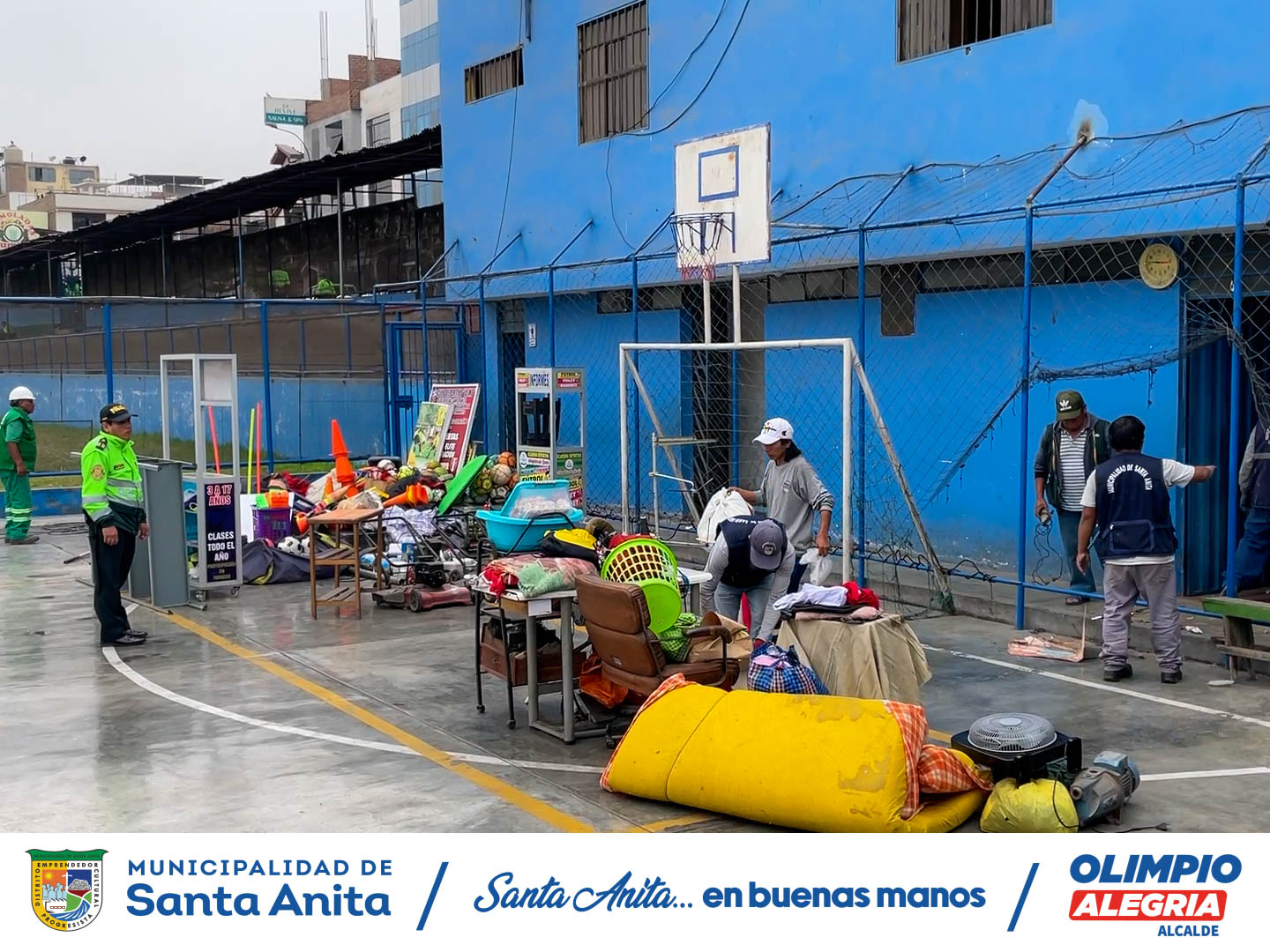 Ejerciendo el principio de autoridad, la Municipalidad de Santa Anita recupero un espacio público en la Cooperativa de Vivienda Viña San Francisco de una propiedad inscrita en la partida electrónica No 45061639.
El área recuperada constituye un aporte de recreación pública e incluye el Parque Nº 4 con un área de 4 mil 686 M2 el cual venía siendo administrado en forma ilegal por terceras personas.
La Procuraduría Pública Municipal en virtud a la ley No 30230 recupero extrajudicialmente dicha propiedad estatal.
Dicho espacio público recuperado será destinado para el desarrollo educativo, cultural y deportivo de los vecinos Santanitenses.
#santaanitaenbuenasmanos
#olimpioalegria